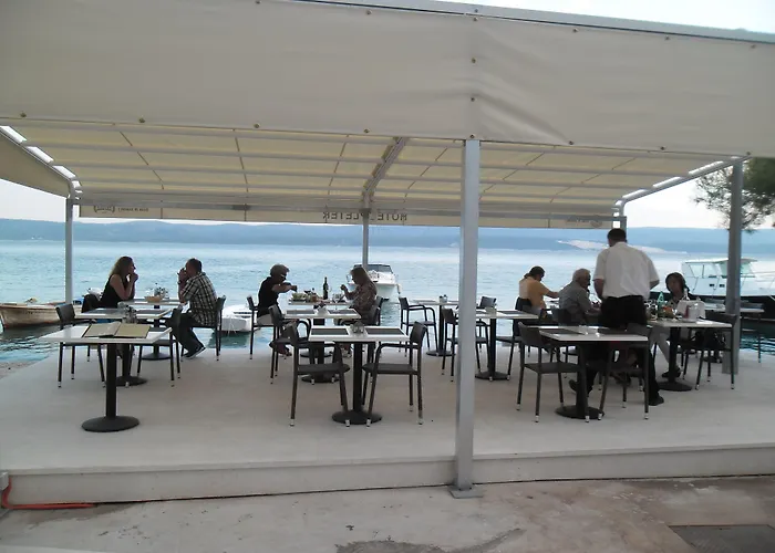 Ξενοδοχείο Pleter 4*